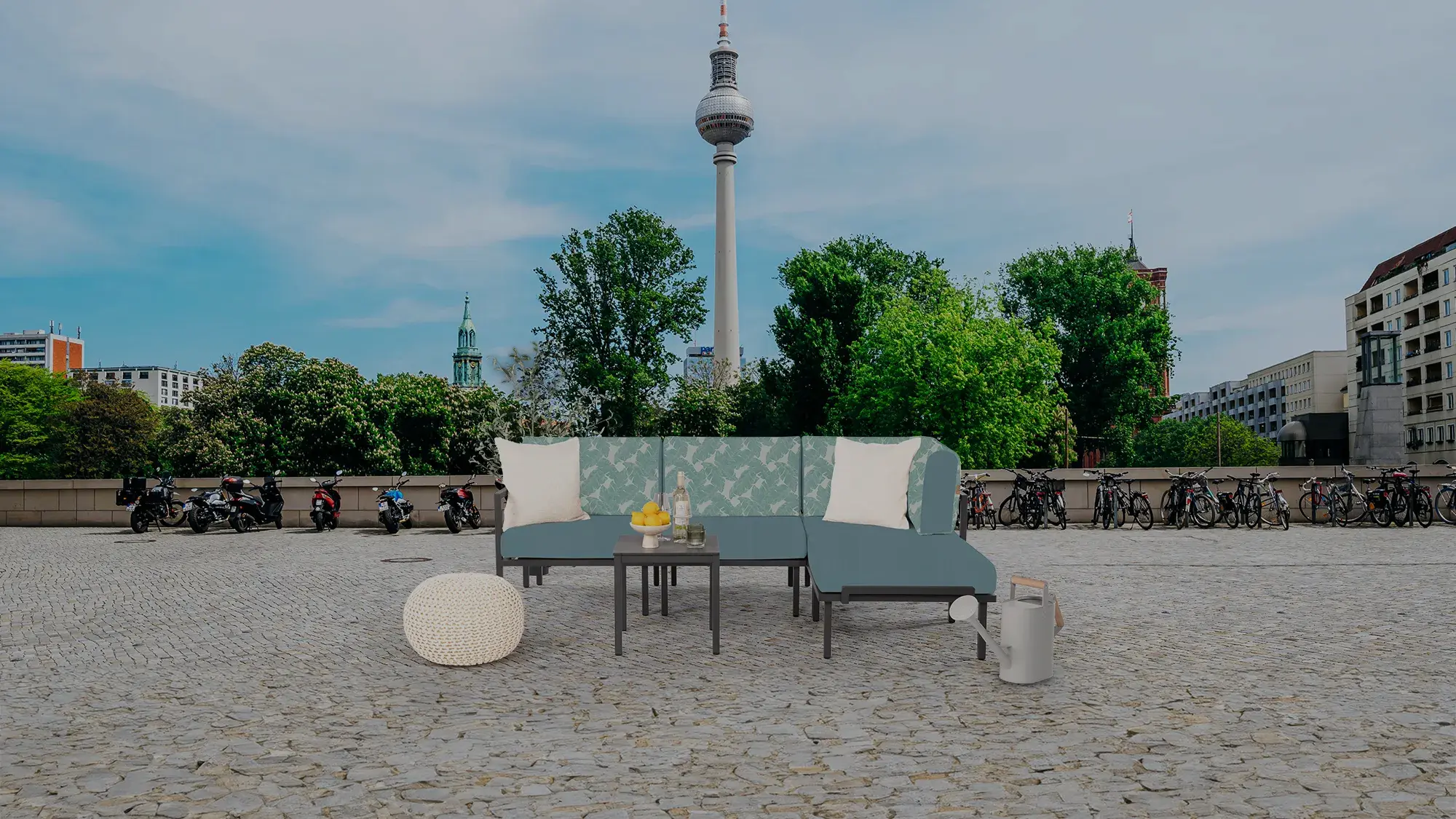 Outdoor Lounge der Kollektion Urban Jungle auf einem Balkon